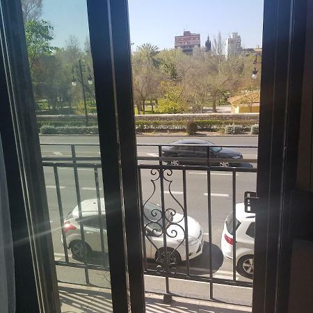 Domus Valencia Apartamentos Centro Frente A Torres De Serrano Bagian luar foto