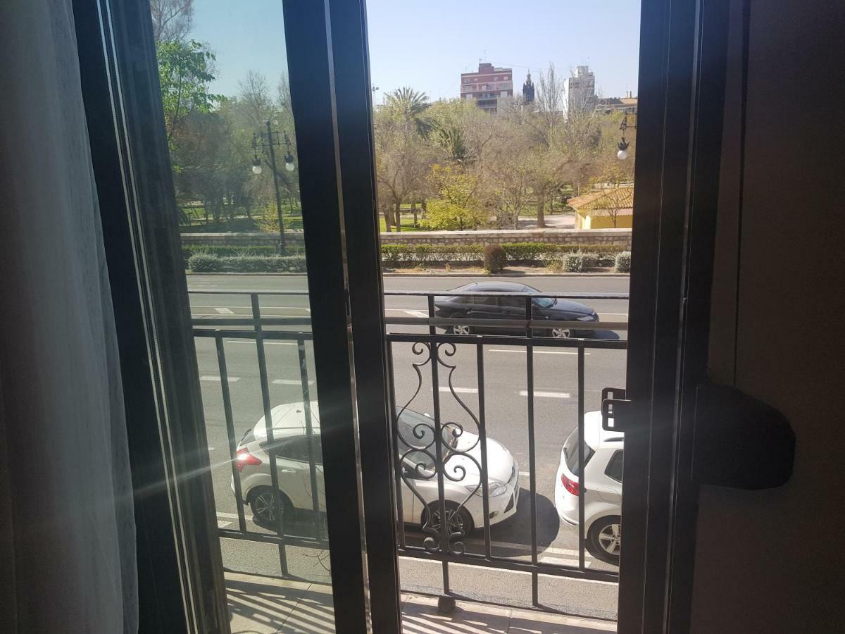Domus Valencia Apartamentos Centro Frente A Torres De Serrano Bagian luar foto