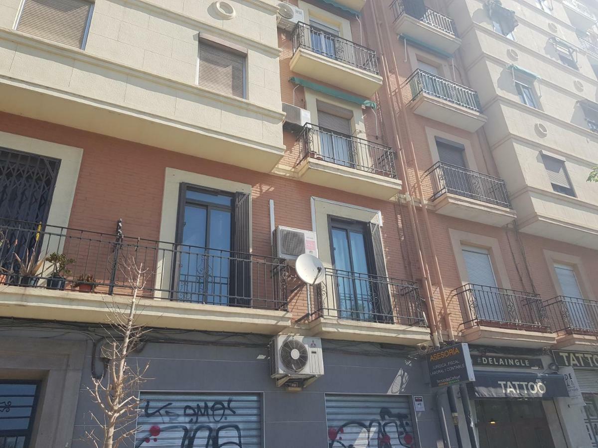 Domus Valencia Apartamentos Centro Frente A Torres De Serrano Bagian luar foto